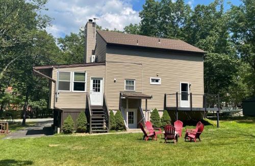 East Stroudsburg House | House with FREE Amenities Pools Lake and More