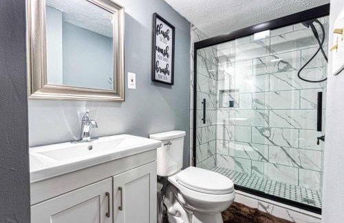 Lorain House | HOUSE WITH FREE PARKING