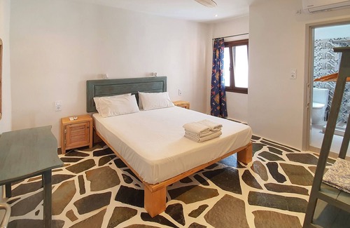 Galissas Apartment | House with friendly atmosphere and sea and sun set view close to a sundy beach
