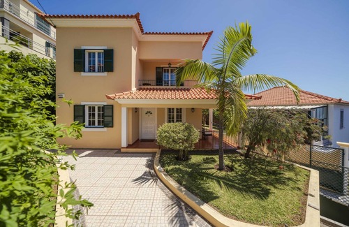 Santa Maria Maior Villa | House With Garden and Great View, Vila Boa Vista
