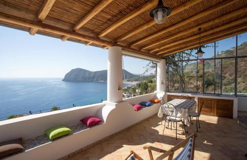 Canneto House | House with garden and sea view in Lipari