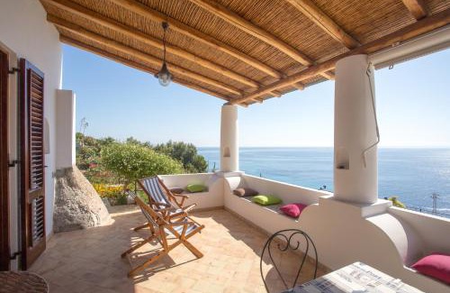 Canneto House | House with garden and sea view in Lipari