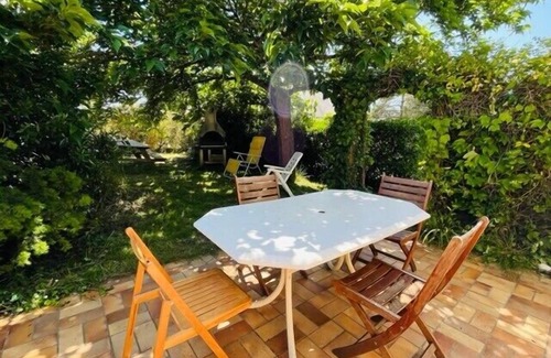 Penvins House | House with garden close to the sea
