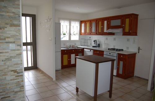 Garons House | House with garden, quiet and bright, Motorway exit Nîmes Garons Airport.