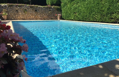 Ales House | House with private 10x5 pool on residential hillside