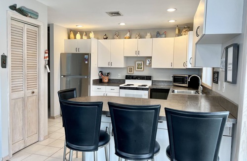 Aquebogue House | House with private beach - Minutes from Long Islands famous vineyards.
