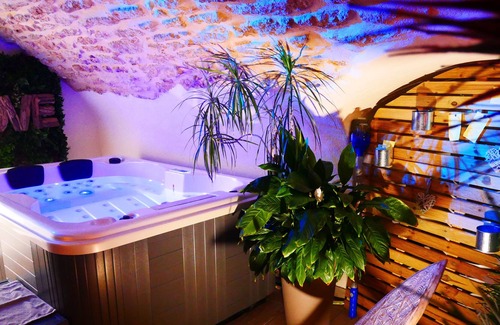 Grans House | HOUSE WITH PRIVATE JACUZZI
