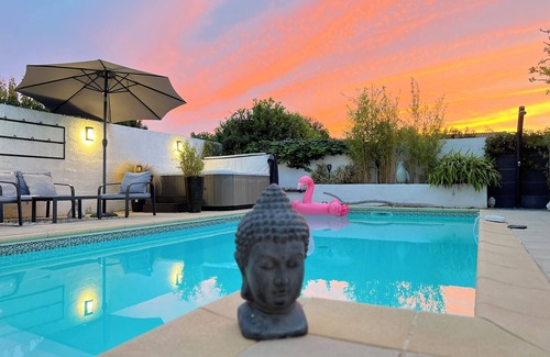 Garons House | House with private pool, Jacuzzi and air conditioning near Nîmes Arles Camargue and sea!