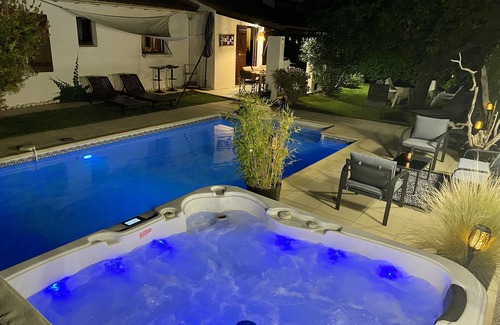Garons House | House with private pool, Jacuzzi and air conditioning near Nîmes Arles Camargue and sea!