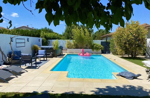 Garons House | House with private pool, Jacuzzi and air conditioning near Nîmes Arles Camargue and sea!