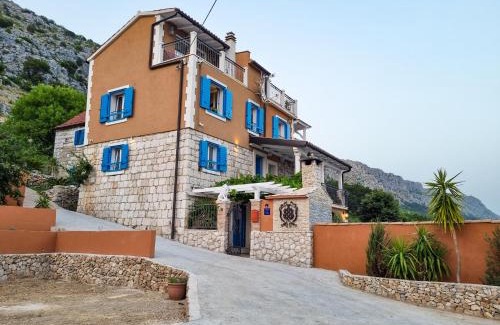 Jesenice Villa | House with private pool, sauna, basket, football field