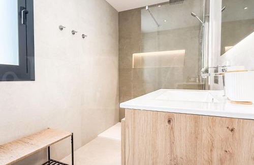 Carihuela Villa | House with private rooftop pool, cinema, gym REMS