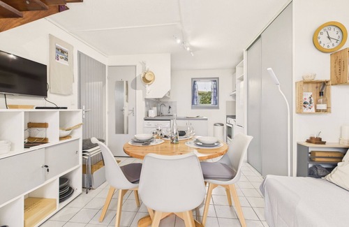 Batz-sur-Mer Ski Chalet | House with sea view, shared pool and garden
