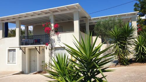Porto Heli House | House with sea view in Porto Heli, fireplace and garden