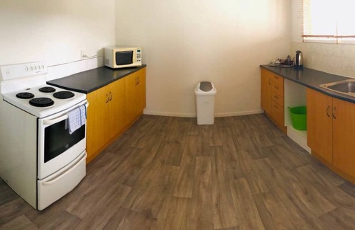 Ostend Cottage | House with self-contained adjoining studio. Great for large groups