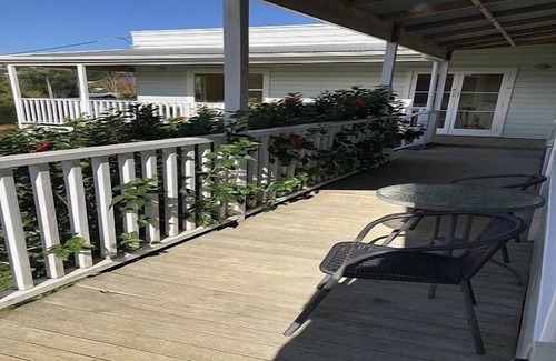 Ostend Cottage | House with self-contained adjoining studio. Great for large groups