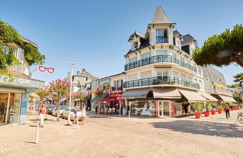La Baule-Escoublac Ski Chalet | House with terrace & garden in La Baule for 6