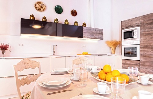 Santa Cruz Cottage | House With Terrace Near Cathedral. Mateos Gago VI