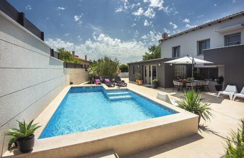 Liznjan House | House Zoya
