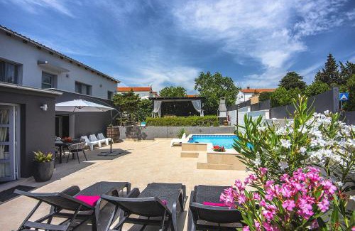 Liznjan House | House Zoya