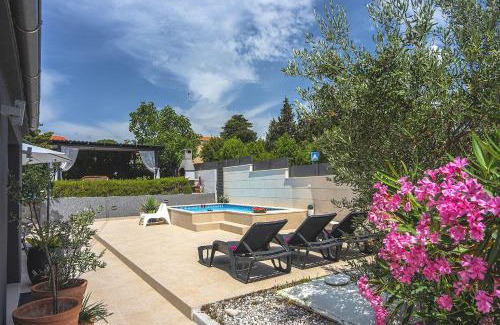 Liznjan House | House Zoya