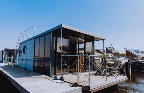 Municipality of Uitgeest Boat Rental | Houseboat at Marina with Lake Views, cleaning included