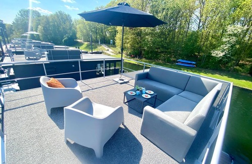 Middelaar Boat Rental | Houseboat at Mookerplas