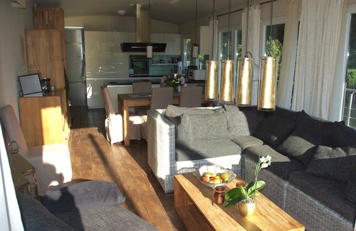 Barmbek-Sued Boat Rental | Houseboat in central Hamburg with canoe right on the water instead of vacation home with garden