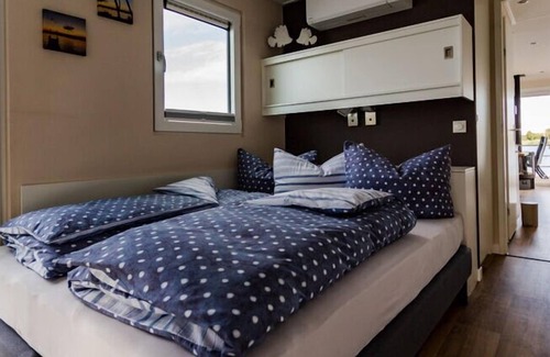 Ribnitz Boat Rental | Houseboat in Ribnitz Damgarten