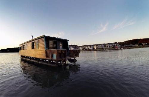 Knysna Boat Rental | Houseboat in Knysna, beautiful views,spacious, relaxing and in a unique location