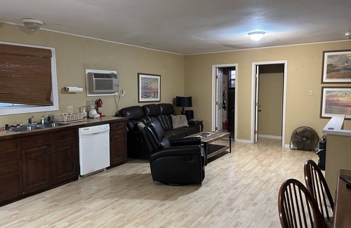 Venice Boat Rental | Houseboat in Venice Marina. PARKING LOT ACCES. DRIVE. RIGHT UP TO HOUSEBOAT