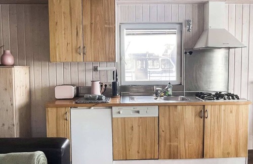 Tegel Boat Rental | Houseboat island Valentinswerder Berlin