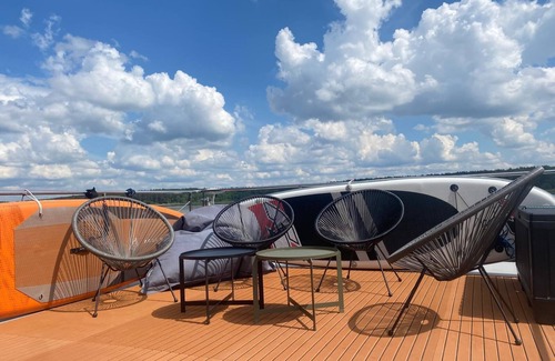 Mirow Boat Rental | Houseboat "My Way" on the Mecklenburg Lake Plateau