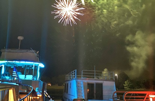 Eufaula Boat Rental | Houseboat on Lake Eufaula Fish from your boat