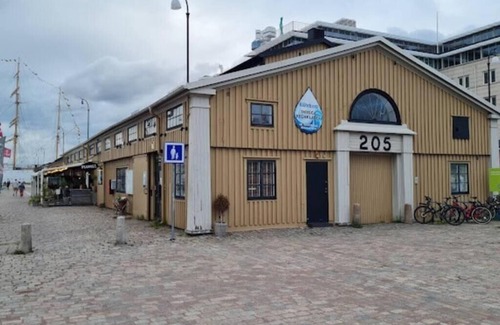 Centrum Boat Rental | Houseboat Vega 2 in Gothenburg City.
