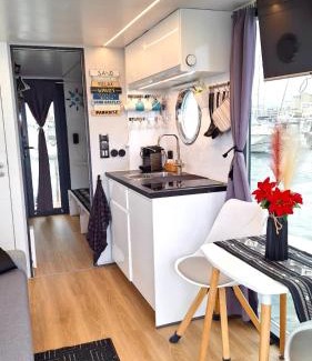 Alghero Boat Rental | Houseboat Seabreeze