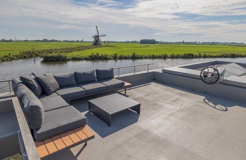 Buitenkaag Boat Rental | Houseboat "Sunrise" Kagerplassen 6p