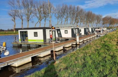 Nieuwpoort Boat Rental | Houseboat Tiny Griffin