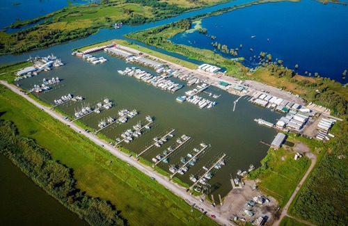 Venice Boat Rental | HOUSEBOAT