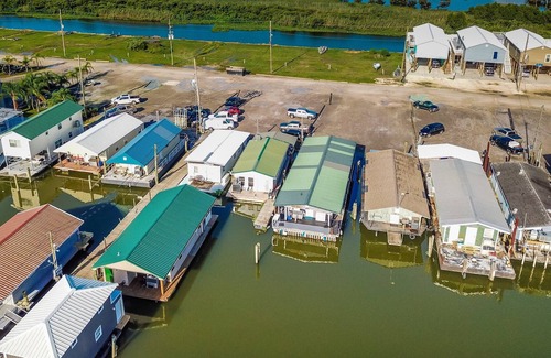 Venice Boat Rental | HOUSEBOAT