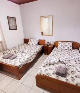 Toroni Apartment | Housebutterfly