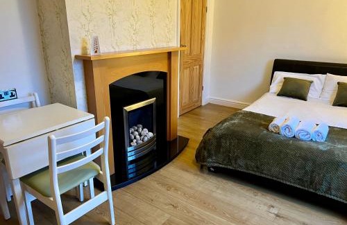 Stoke-on-Trent House | Housefield Stay, Room 4