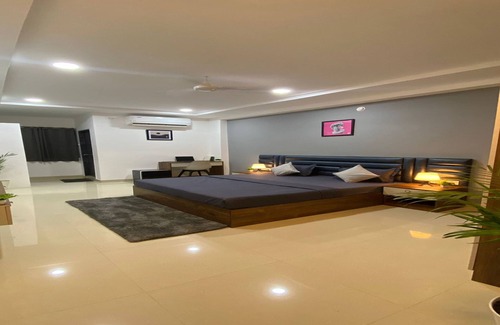 Madhapur Hotel | Housr 78 Madhapur Hyderabad Hitech City