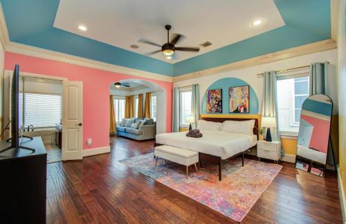 Greater Heights House | Houston Centrally Located w Backyard Pool Retreat