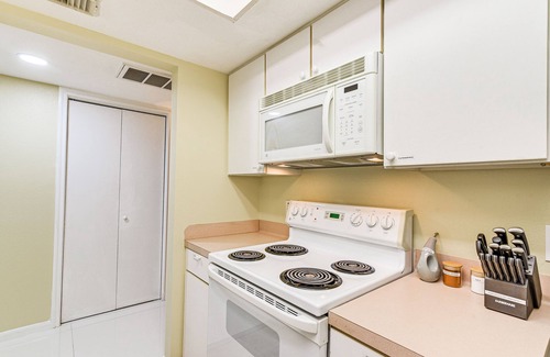 South Main Condo | Houston Condo w/Pool Access ~ 1 Mi to NRG Stadium