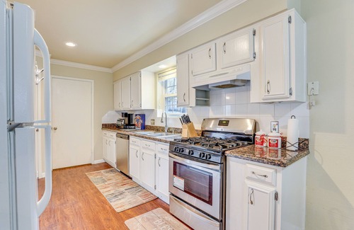 Mission Bend House | Houston Home w/Screened Porch, Near Sugar Land!