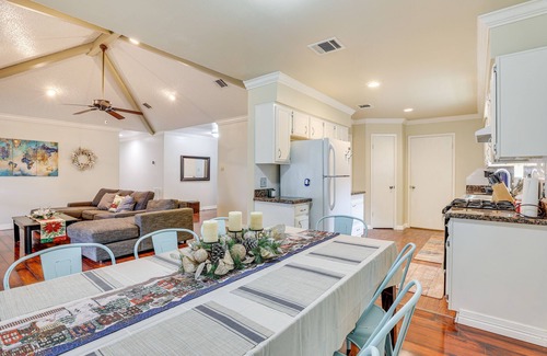 Mission Bend House | Houston Home w/Screened Porch, Near Sugar Land!