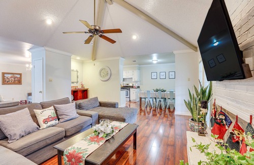 Mission Bend House | Houston Home w/Screened Porch, Near Sugar Land!