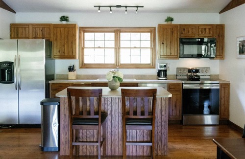 Logan Ski Chalet | Houston Lodge, 5BR Lodge with a large covered porch and a great view