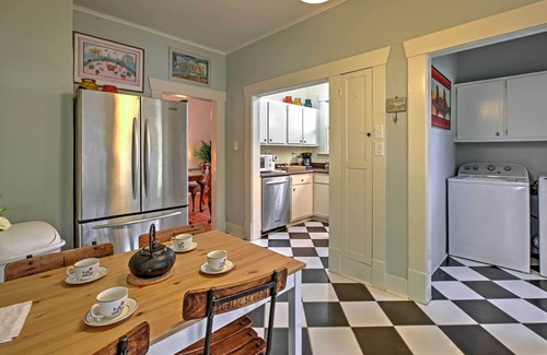 Montrose Cottage | Houston Montrose Home: Walk to Bars & Restaurants!